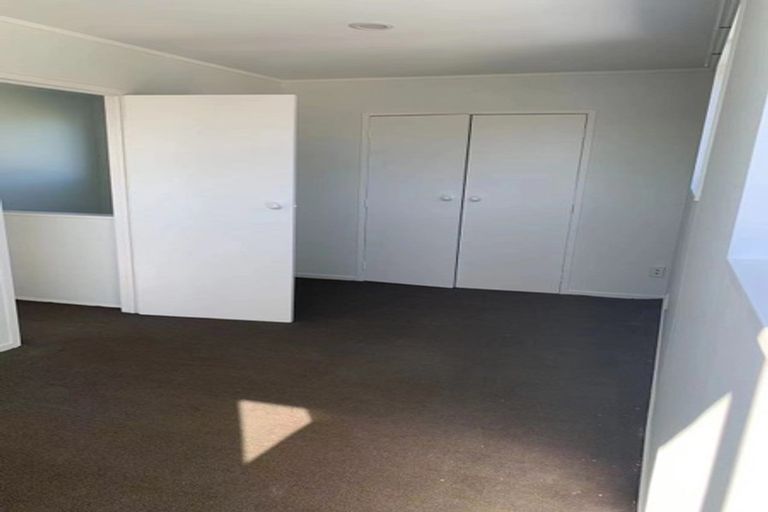 Photo of property in 2/12 De Thiery Place, Pakuranga Heights, Auckland, 2010