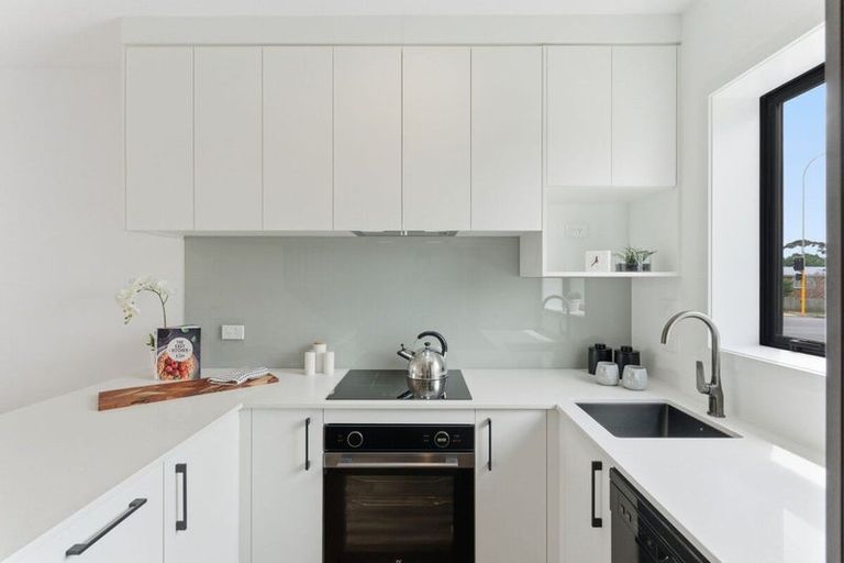 Photo of property in 1 Erina Road, Wiri, 2104