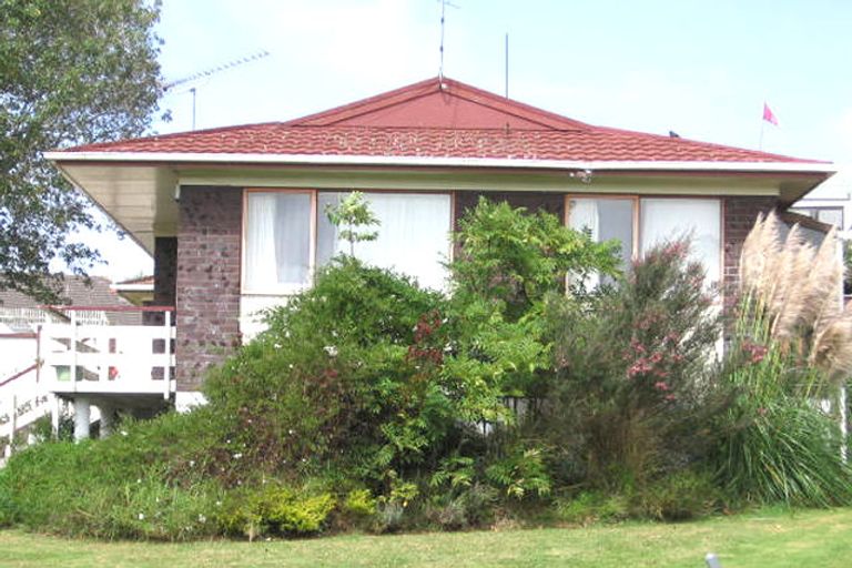 Photo of property in 1/9 Ian Place, Glendene, Auckland, 0602
