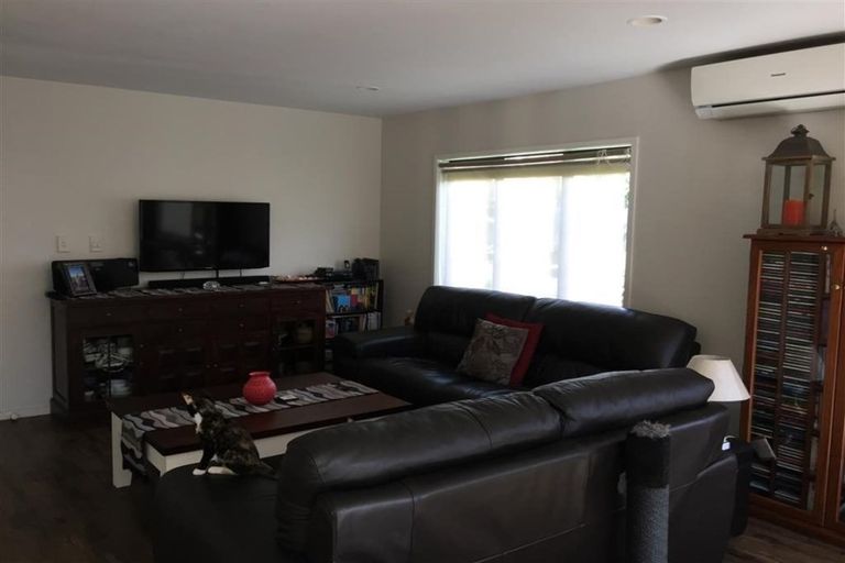 Photo of property in 40 Lyons Avenue, Murrays Bay, Auckland, 0630
