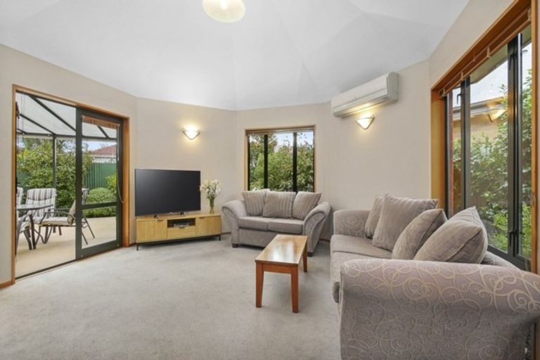 Photo of property in 113 Avonhead Road, Avonhead, Christchurch, 8042