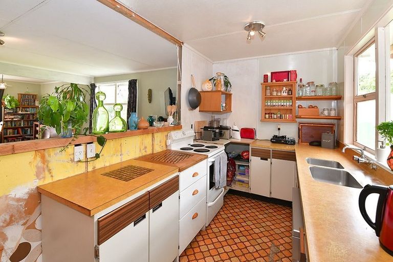 Photo of property in 49 Makiri Street, Helensville, 0800