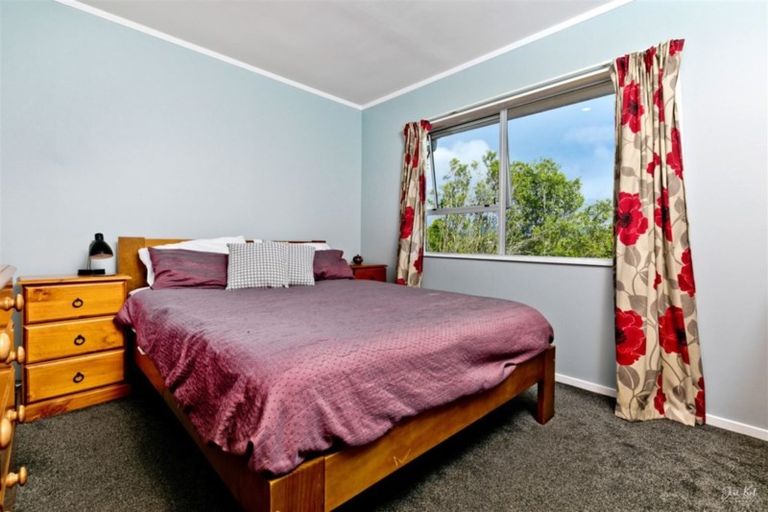 Photo of property in 19 Imperial Place, Henderson, Auckland, 0612