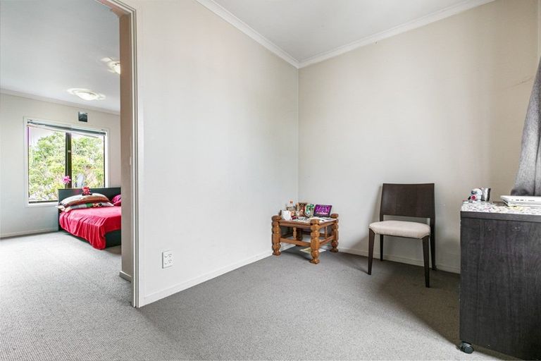 Photo of property in 56 Verdale Circle, Glen Eden, Auckland, 0602