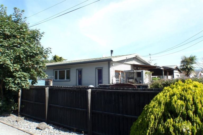 Photo of property in 118 Mackworth Street, Woolston, Christchurch, 8062