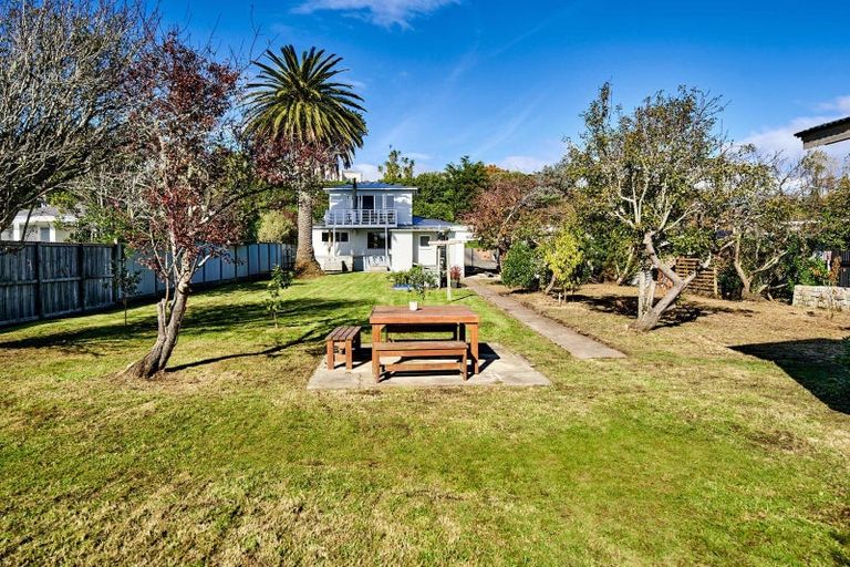 Photo of property in 25 Paekakariki Hill Road, Pauatahanui, Porirua, 5381