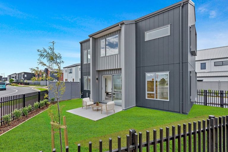 Photo of property in 39 Parkmore Drive, Rosehill, 2113