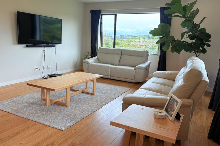 Photo of property in 11 Kahu Close, Orewa, 0931