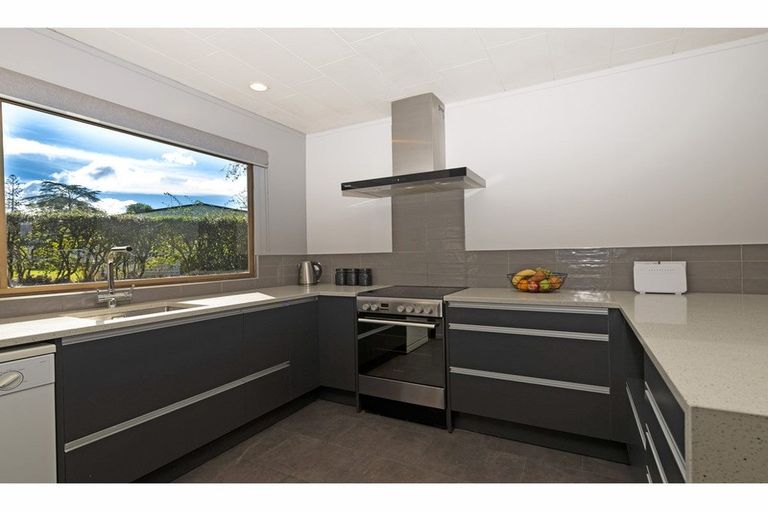 Photo of property in 31 Hartley Terrace, Massey, Auckland, 0614