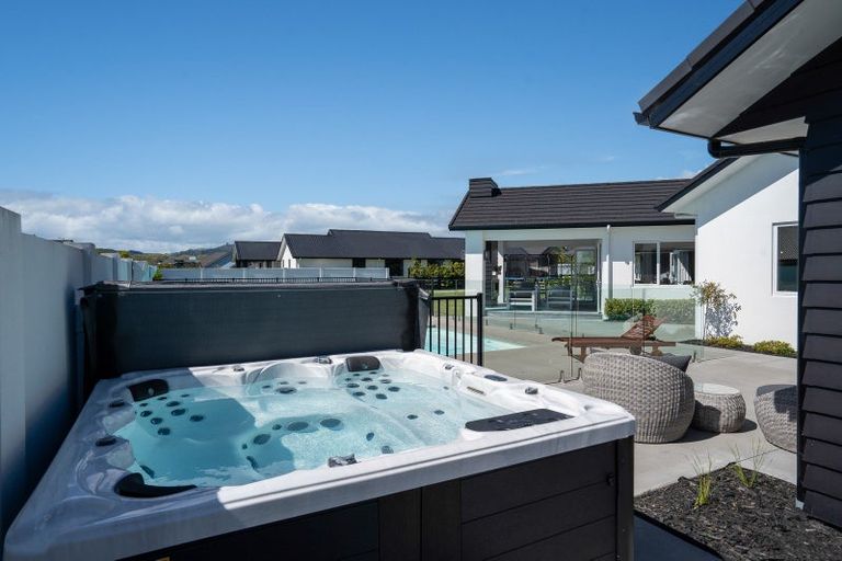 Photo of property in 12 Mike Smith Drive, Cambridge, 3434