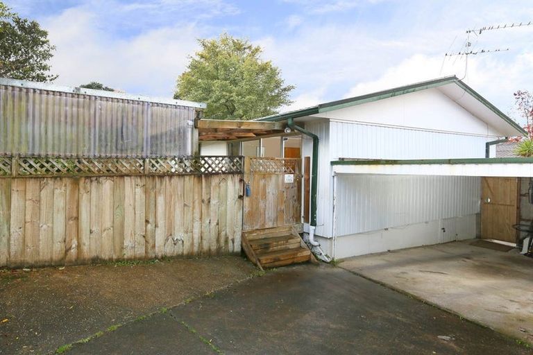 Photo of property in 2/26 Kemp Road, Massey, Auckland, 0614