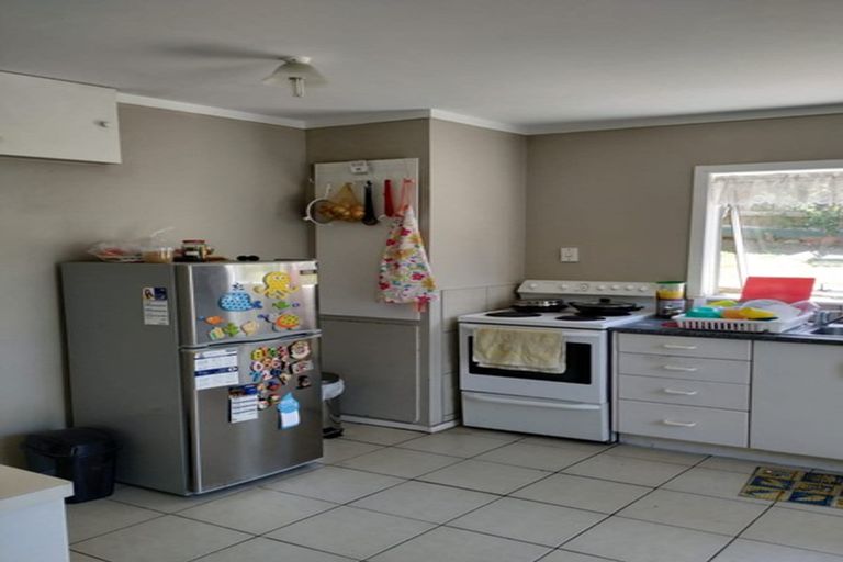 Photo of property in 1/83 Mcleod Road, Te Atatu South, Auckland, 0610