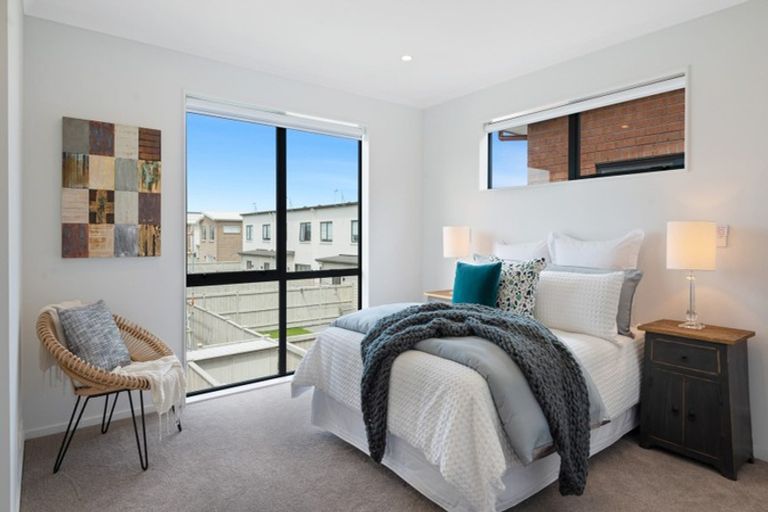 Photo of property in 54 Pepene Avenue, Takanini, 2112