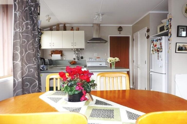 Photo of property in 10 Te Kama Street, Levin, 5510