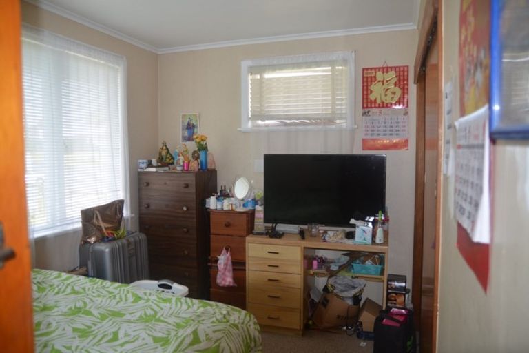 Photo of property in 13 Newington Road, Henderson, Auckland, 0612