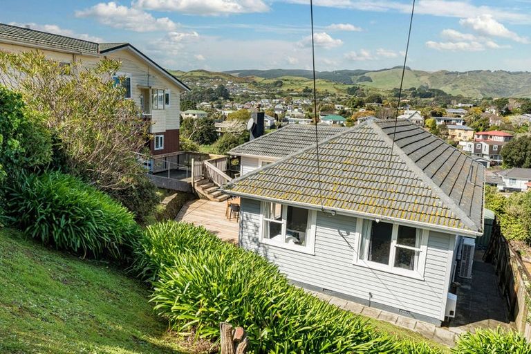 Photo of property in 13 Tainui Terrace, Tawa, Wellington, 5028