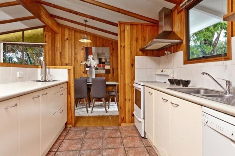 Photo of property in 10 Phillipa Place, Browns Bay, Auckland, 0630