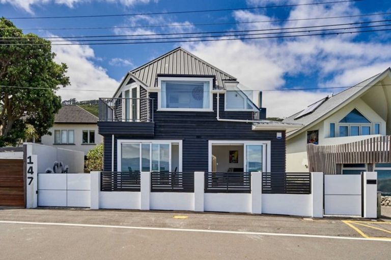 Photo of property in 147 Marine Parade, Eastbourne, Lower Hutt, 5013