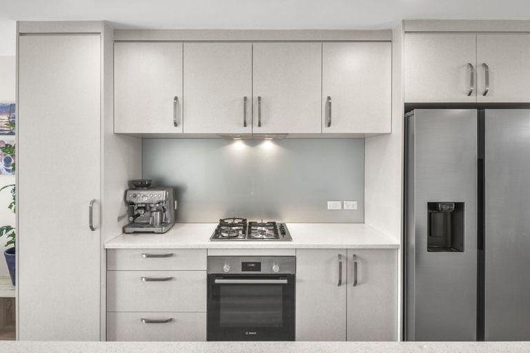 Photo of property in 10 Seafarer Crescent, Stanmore Bay, Whangaparaoa, 0932