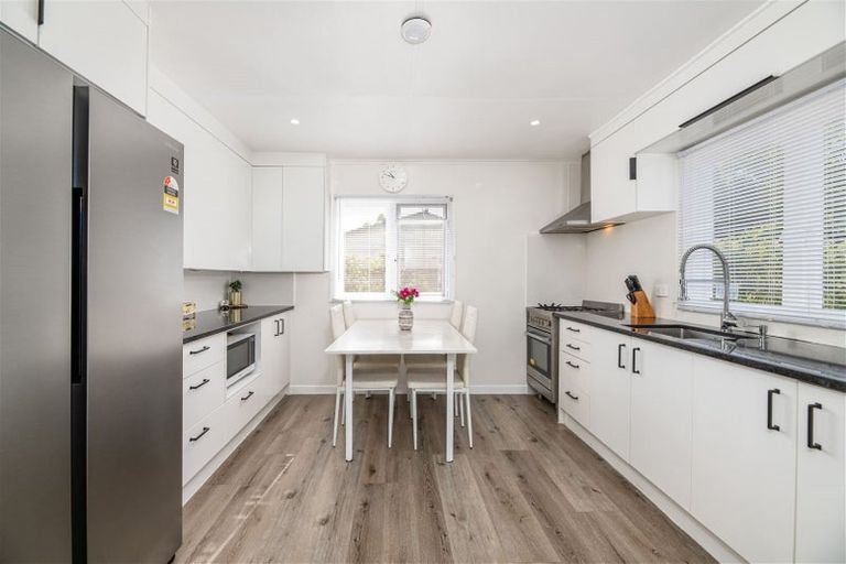 Photo of property in 176 Henderson Valley Road, Henderson, Auckland, 0612