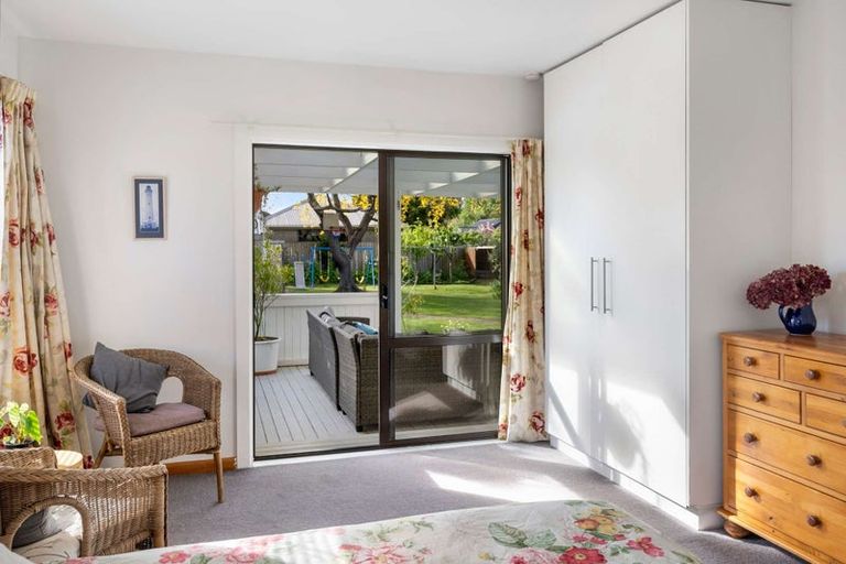 Photo of property in 10 Claxton Place, Saint Martins, Christchurch, 8022