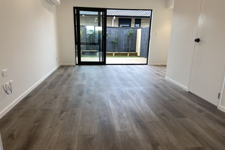 Photo of property in 11/5 Hikurangi Street, Te Atatu Peninsula, Auckland, 0610