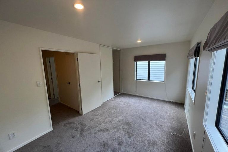 Photo of property in 4 Pannill Place, Oteha, Auckland, 0632