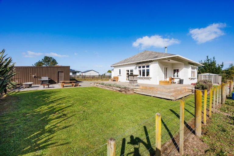 Photo of property in 8 Knorp Street, Halcombe, Feilding, 4779