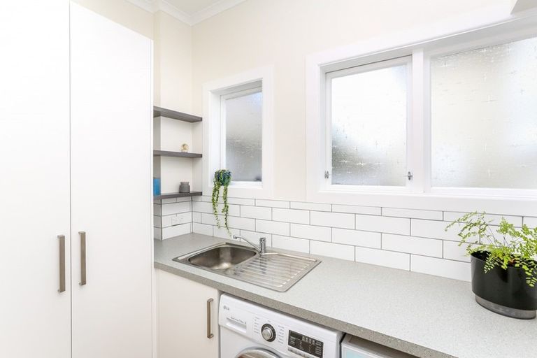 Photo of property in 204a Tukapa Street, Westown, New Plymouth, 4310