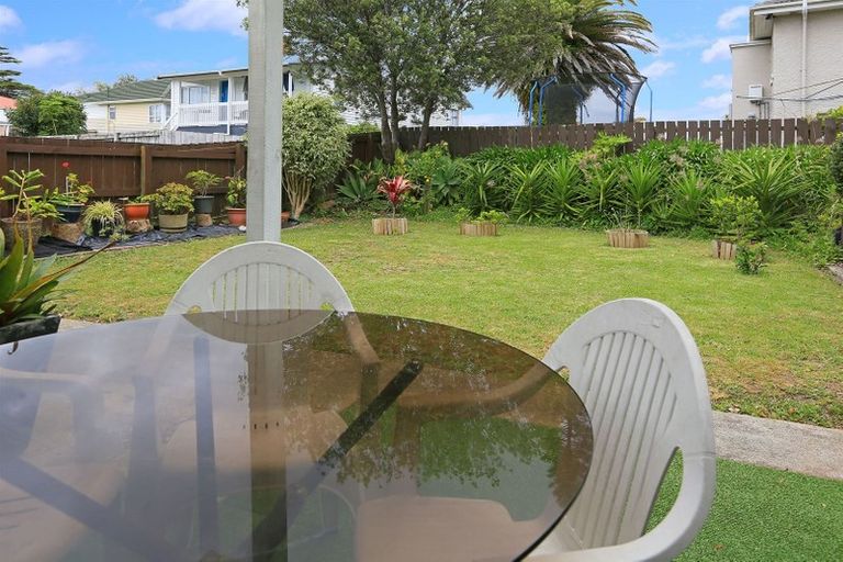 Photo of property in 3185 Great North Road, New Lynn, Auckland, 0600
