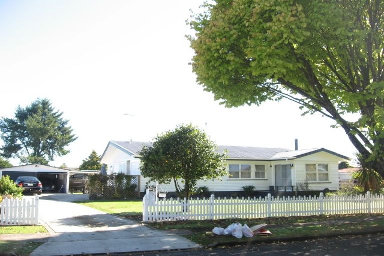 Photo of property in 16 Dunkeld Place, Tokoroa, 3420