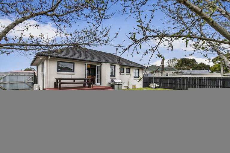 Photo of property in 20 Grove Road, Papakura, 2110