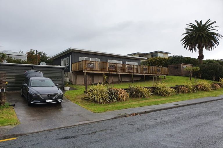 Photo of property in 1 Moera Place, Stanmore Bay, Whangaparaoa, 0932