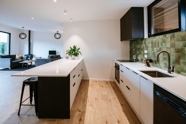 Photo of property in 13 Fern Burn Close, Wanaka, 9305