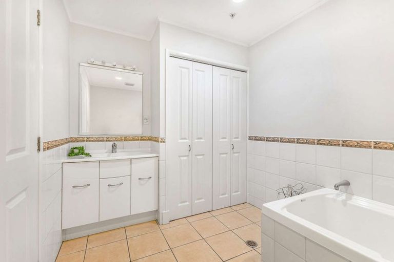 Photo of property in 1 Queen Street, New Plymouth, 4310