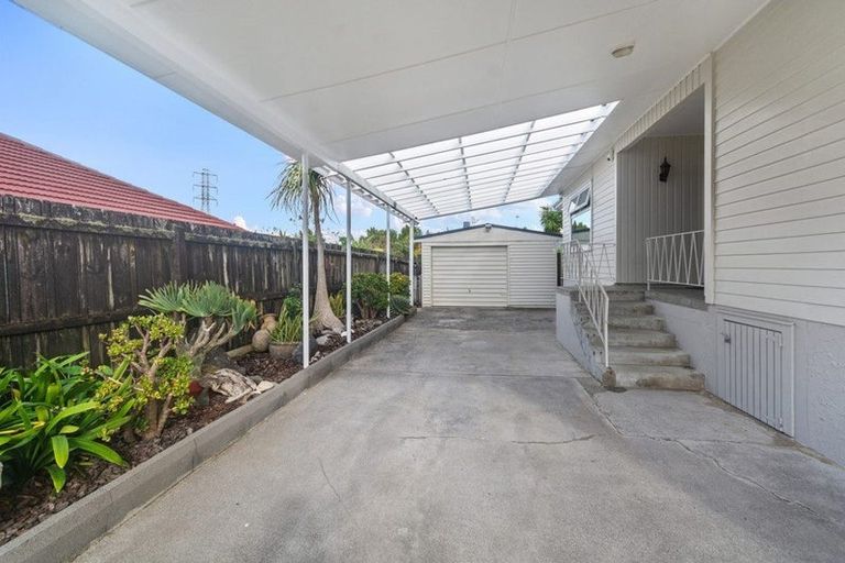 Photo of property in 29 Lyndhurst Road, Te Atatu South, Auckland, 0610