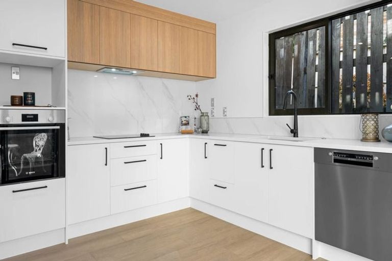 Photo of property in 8f Claridge Street, Glen Eden, Auckland, 0602