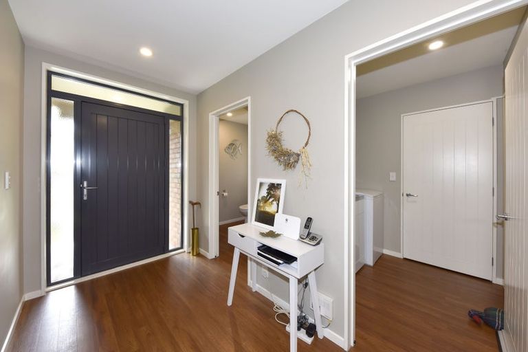 Photo of property in 37 Mcmahon Drive, Aidanfield, Christchurch, 8025