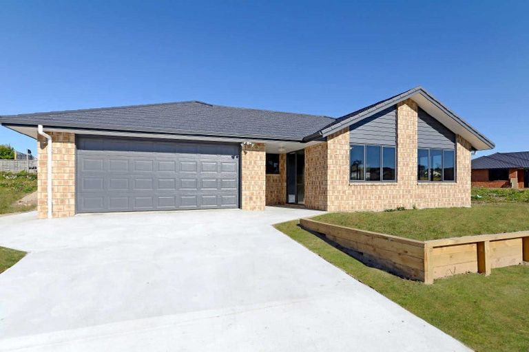 Photo of property in 16 Max Landing, Grandview Heights, Hamilton, 3200