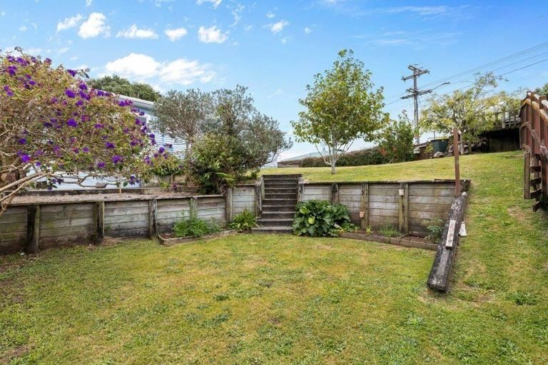 Photo of property in 13 York Crescent, Westown, New Plymouth, 4310