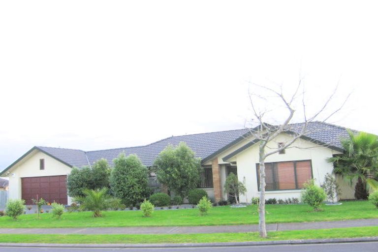 Photo of property in 2 Millisle Place, East Tamaki Heights, Auckland, 2016