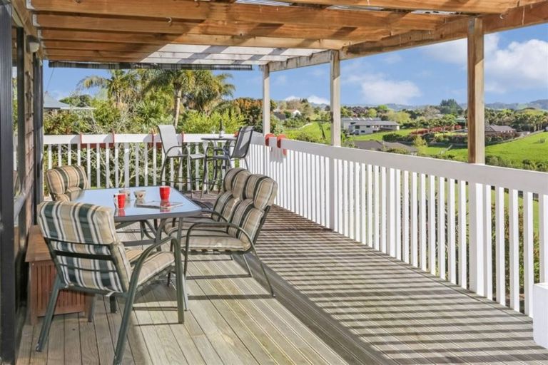 Photo of property in 150 Kaipara Road, Papakura, 2582
