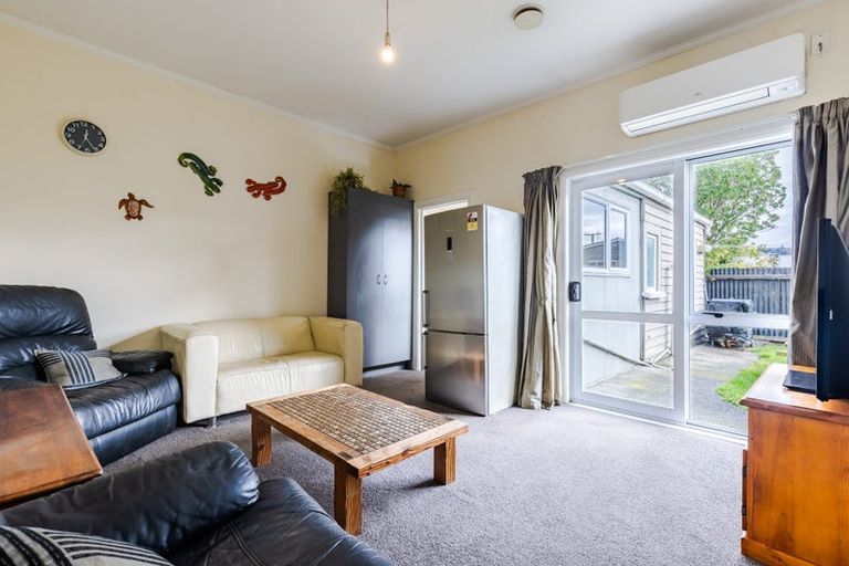 Photo of property in 32 Bathgate Street, South Dunedin, Dunedin, 9012