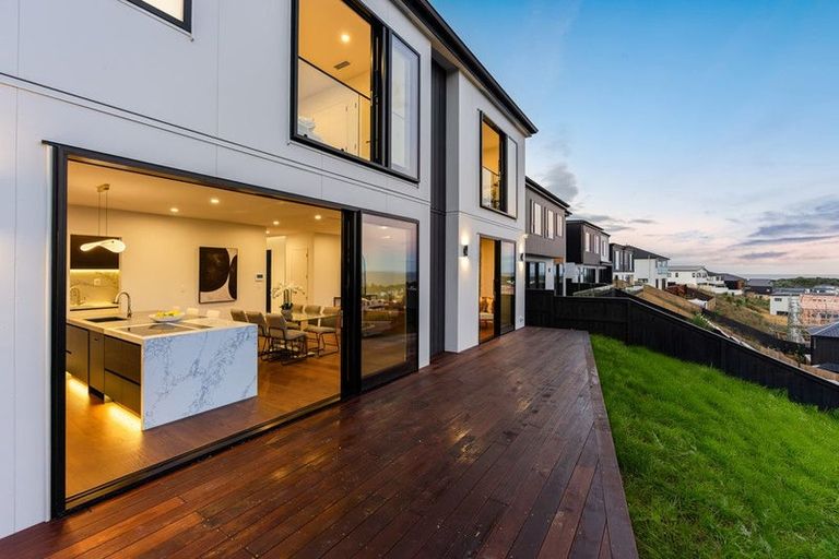 Photo of property in 218 Vaughans Road, Long Bay, Auckland, 0792