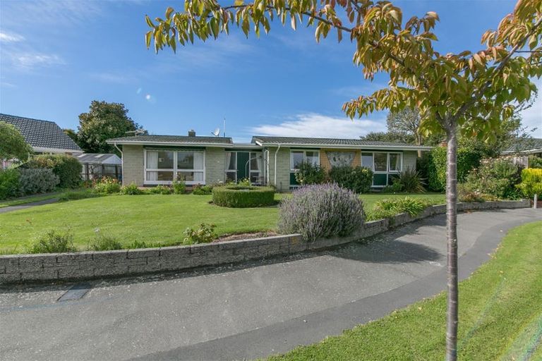 Photo of property in 15 Ostend Place, Avonhead, Christchurch, 8042