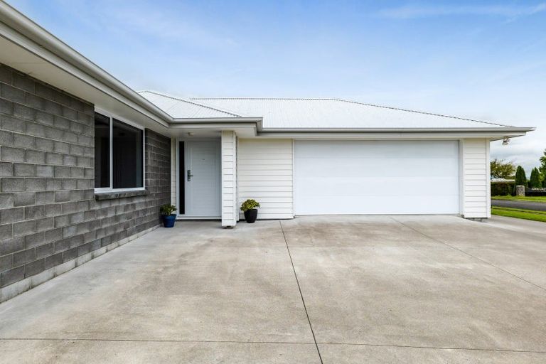 Photo of property in 2 Mercade Close, Stratford, 4332