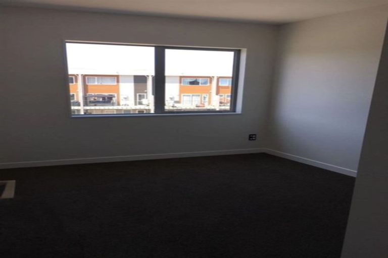 Photo of property in 2 Meritage Lane, Te Atatu South, Auckland, 0610