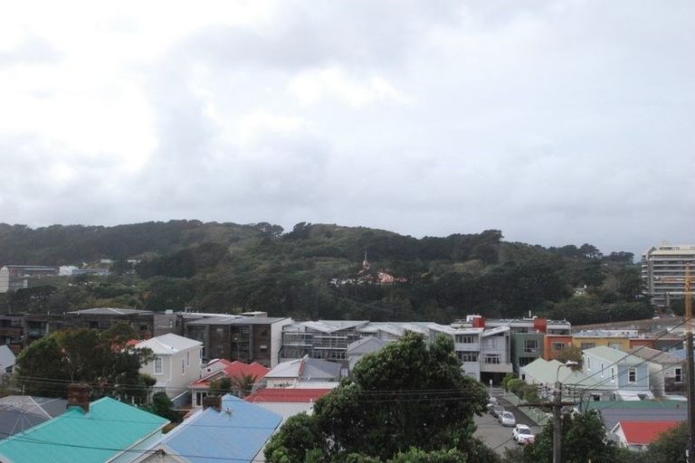 Photo of property in 18 Carrington Street, Mount Cook, Wellington, 6021