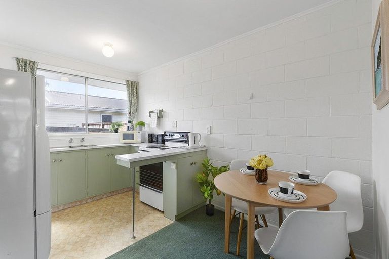 Photo of property in 2/14 Jillett Street, Titahi Bay, Porirua, 5022