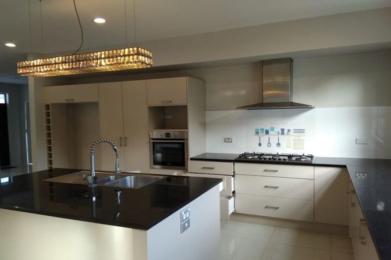 Photo of property in 21 Zara Court, Windsor Park, Auckland, 0632